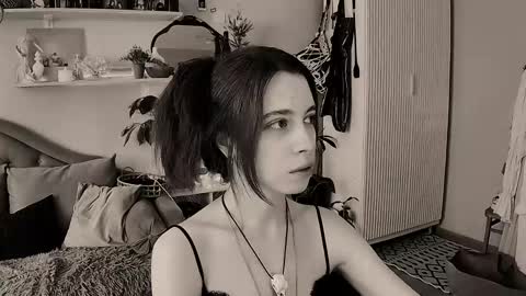 Snapshot of yoka_paradoxxx chatting on May 8, 2026, 10:20 am yoka_paradoxxx online show from May 8, 2026, 10:20 am