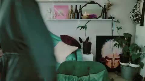 yoka_paradoxxx online show from June 20, 2026, 10:51 am