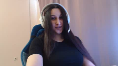 Sophie online show from April 3, 2026, 1:09 pm