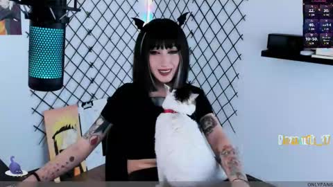 Snapshot of yoshino_san chatting on November 22, 2025, 8:52 pm you can call me Andy or yoshi 3 online show from November 22, 2025, 8:52 pm