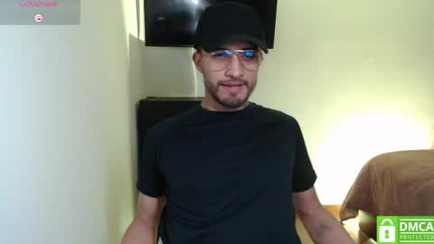 yoshy_man online show from May 8, 2026, 3:23 am