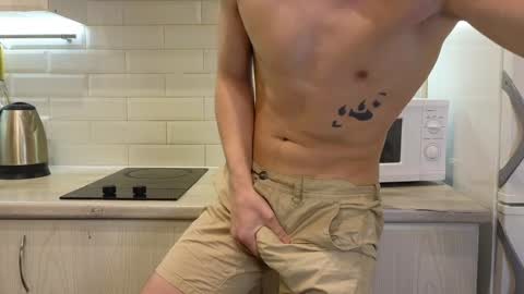 Snapshot of you_dream_ chatting on December 9, 2024, 6:12 am you_dream_ online show from December 9, 2024, 6:12 am