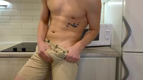 Snapshot of you_dream_ chatting on December 15, 2024, 7:31 pm you_dream_ online show from December 15, 2024, 7:31 pm