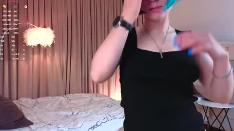 Snapshot of you_fell_in_love chatting on September 20, 2025, 8:32 pm Elizabeth brunette -- Darline blonde online show from September 20, 2025, 8:32 pm