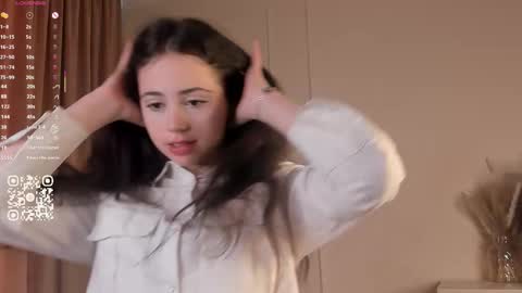 Snapshot of you_fell_in_love chatting on September 28, 2025, 8:42 am Elizabeth brunette -- Darline blonde online show from September 28, 2025, 8:42 am