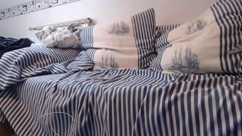 youandme1999 online show from November 7, 2025, 1:44 pm