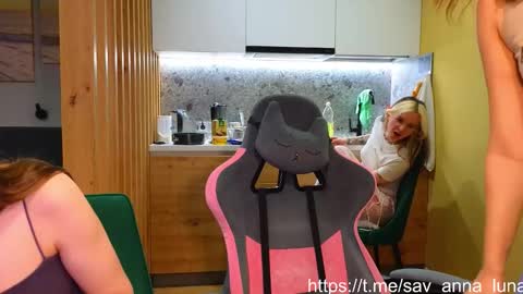 Anna and Luna online show from February 19, 2026, 4:14 pm