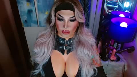 QUEEN MADISON  online show from March 27, 2026, 8:59 am