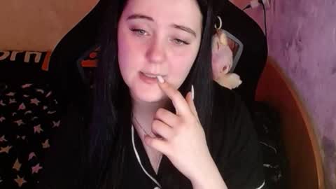 your_8a8y online show from December 18, 2025, 12:33 pm