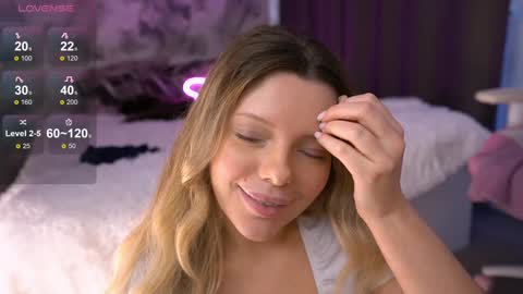 Julia Please Thumbs up me   online show from December 8, 2024, 7:15 am