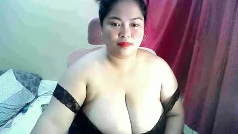 Snapshot of your_big_boobs chatting on September 22, 2025, 12:12 am your_big_boobs online show from September 22, 2025, 12:12 am