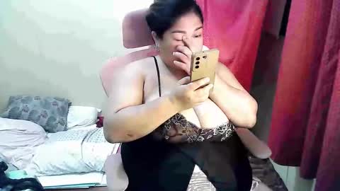 Snapshot of your_big_boobs chatting on September 22, 2025, 12:18 pm your_big_boobs online show from September 22, 2025, 12:18 pm