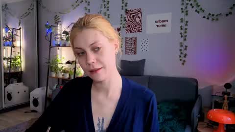 Snapshot of your_corvus chatting on April 17, 2026, 8:06 am your_corvus online show from April 17, 2026, 8:06 am