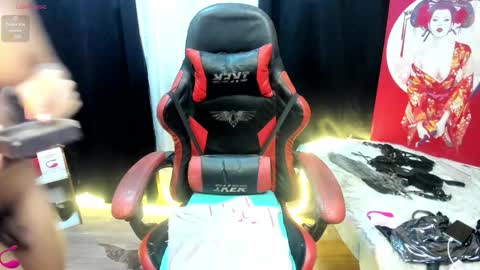 Snapshot of your_dreamasian chatting on September 16, 2025, 11:39 pm YourSeductiveWife online show from September 16, 2025, 11:39 pm