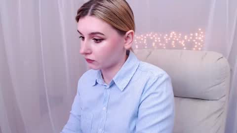 Snapshot of your_freya chatting on March 2, 2025, 10:35 am Freya online show from March 2, 2025, 10:35 am