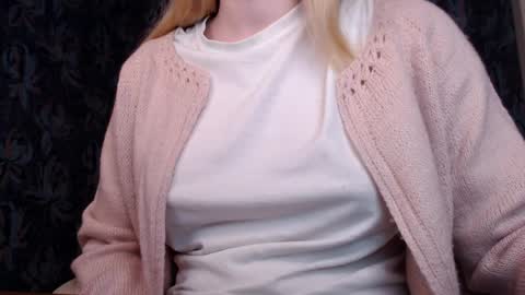 Snapshot of your_freya chatting on April 4, 2026, 4:37 pm Freya online show from April 4, 2026, 4:37 pm