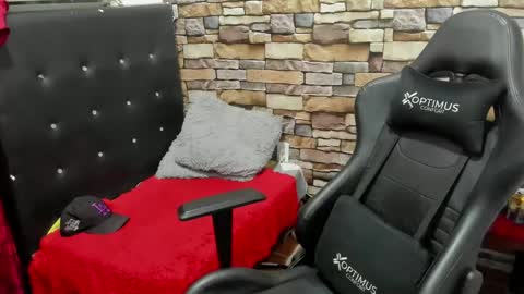 Snapshot of your_hot_friend69 chatting on February 25, 2025, 12:58 am David online show from February 25, 2025, 12:58 am