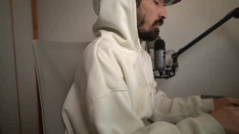 Snapshot of your_ice_cream chatting on April 24, 2026, 1:35 pm Siebel. online show from April 24, 2026, 1:35 pm
