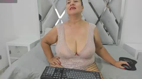 Snapshot of your_lady_milf chatting on February 21, 2025, 6:26 pm your_lady_milf online show from February 21, 2025, 6:26 pm