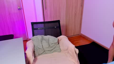 Snapshot of your_little_ chatting on December 11, 2024, 11:19 am your_little_ online show from December 11, 2024, 11:19 am