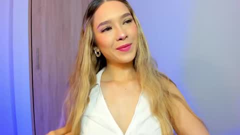 Snapshot of your_little_ chatting on February 18, 2025, 10:05 am your_little_ online show from February 18, 2025, 10:05 am