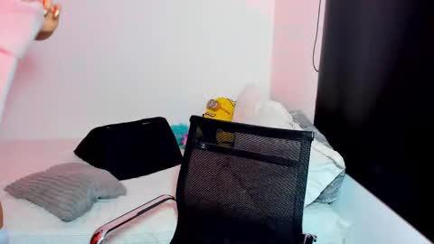 Snapshot of your_little_ chatting on September 25, 2025, 9:57 am your_little_ online show from September 25, 2025, 9:57 am