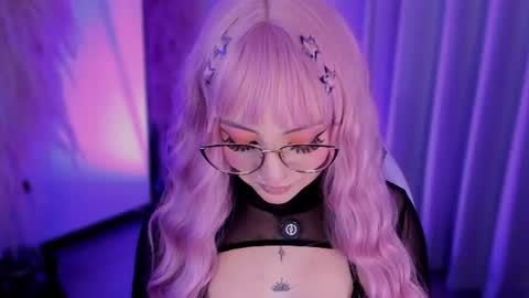 Cami independent model online show from June 18, 2026, 9:25 am