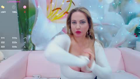 Snapshot of your_milf_lilly chatting on January 24, 2025, 10:43 am Lilly online show from January 24, 2025, 10:43 am