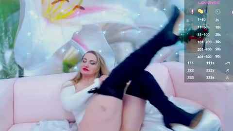 Snapshot of your_milf_lilly chatting on March 12, 2025, 9:55 am Lilly online show from March 12, 2025, 9:55 am