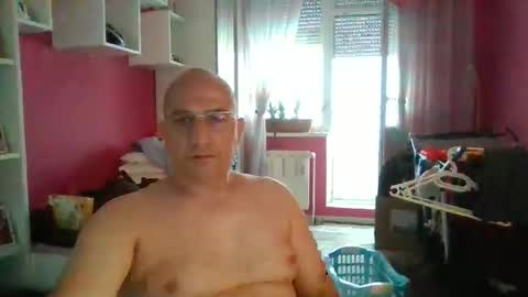 Snapshot of your_pervert_neighbor chatting on June 4, 2026, 3:23 am Erick online show from June 4, 2026, 3:23 am