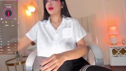 Snapshot of your_petite18 chatting on July 15, 2026, 11:43 pm your_petite18 online show from July 15, 2026, 11:43 pm
