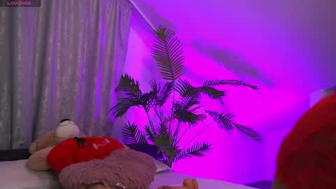 TenderSin online show from April 27, 2026, 1:47 am