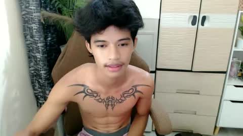 yourasian_eric online show from February 16, 2026, 5:09 pm