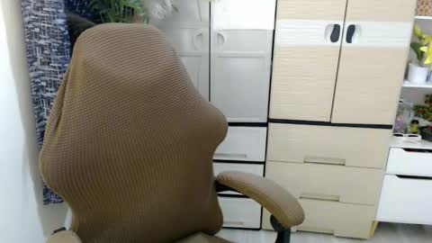 yourasian_eric online show from February 20, 2026, 8:09 pm