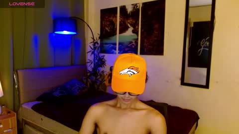 Snapshot of yourasiancarl chatting on December 21, 2025, 12:23 pm yourasiancarl online show from December 21, 2025, 12:23 pm