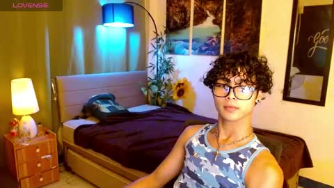 Snapshot of yourasiancarl chatting on December 22, 2025, 3:42 pm yourasiancarl online show from December 22, 2025, 3:42 pm