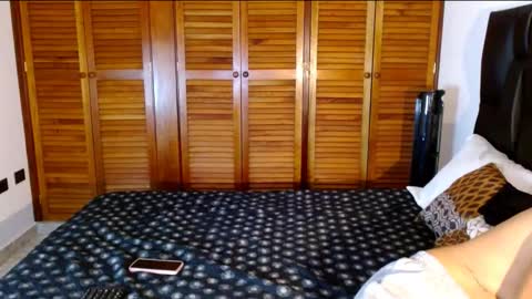 yourcouplehot online show from November 15, 2025, 6:33 am