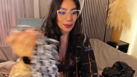 Selena online show from February 26, 2025, 8:26 am