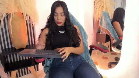 Selena online show from March 8, 2025, 5:49 am