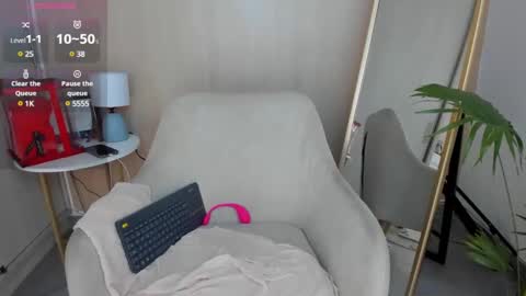 Snapshot of yourcutesofi chatting on February 12, 2025, 7:44 am Sofia independent model 3 online show from February 12, 2025, 7:44 am