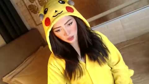 Snapshot of yourdevilsweettsx chatting on October 27, 2025, 10:52 am JEN online show from October 27, 2025, 10:52 am