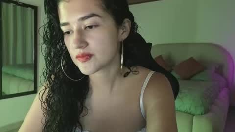 yourdreamgirl2025 online show from April 30, 2026, 11:53 pm