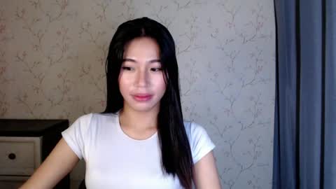Snapshot of yourdreamgirlgwen chatting on July 29, 2026, 8:07 pm GWENI online show from July 29, 2026, 8:07 pm