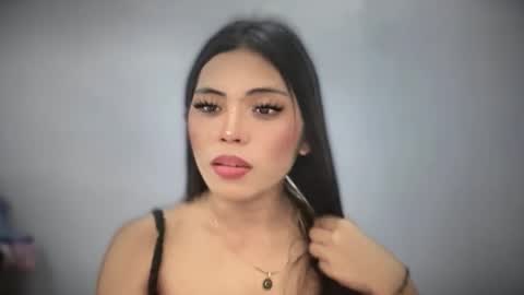 Snapshot of yourehot_pretty chatting on May 23, 2026, 10:25 pm Do read my bio online show from May 23, 2026, 10:25 pm
