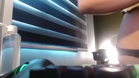 yourfantasyyy_ online show from February 15, 2026, 7:51 am