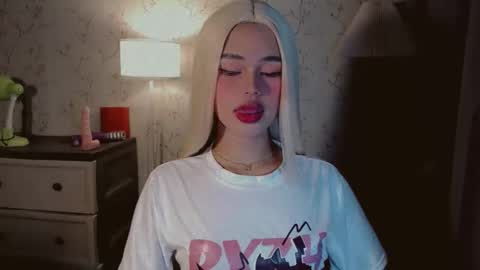 Snapshot of yourfavoratesunshine chatting on November 16, 2025, 4:45 pm Sunshine online show from November 16, 2025, 4:45 pm