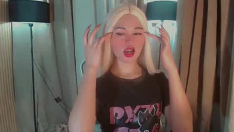 Snapshot of yourfavoratesunshine chatting on November 17, 2025, 9:48 am Sunshine online show from November 17, 2025, 9:48 am