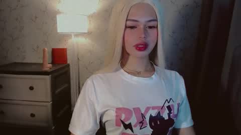 Snapshot of yourfavoratesunshine chatting on November 19, 2025, 9:09 am Sunshine online show from November 19, 2025, 9:09 am