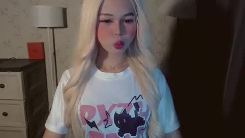 Snapshot of yourfavoratesunshine chatting on November 27, 2025, 10:17 am Sunshine online show from November 27, 2025, 10:17 am