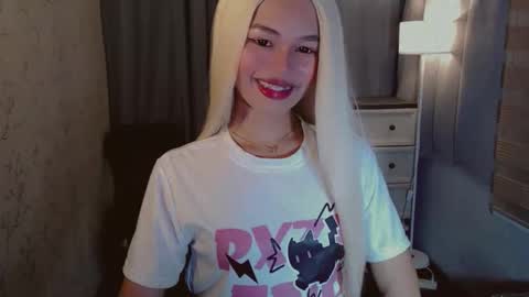 Snapshot of yourfavoratesunshine chatting on December 4, 2025, 11:41 am Sunshine online show from December 4, 2025, 11:41 am